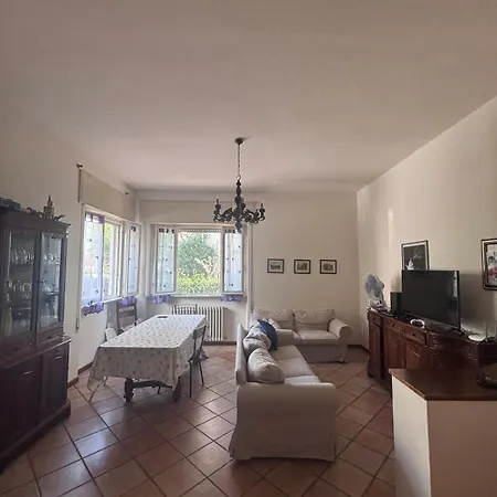Casa Giardino - Quiet, Spacious Viareggio