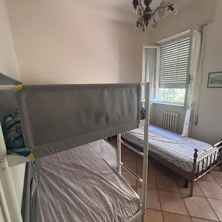 Casa Giardino - Quiet, Spacious Appartamento Viareggio